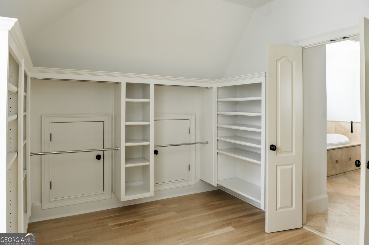 Alpharetta, Georgia 30004, United States, 5 Bedrooms Bedrooms, ,6 BathroomsBathrooms,Residential,Active,222931