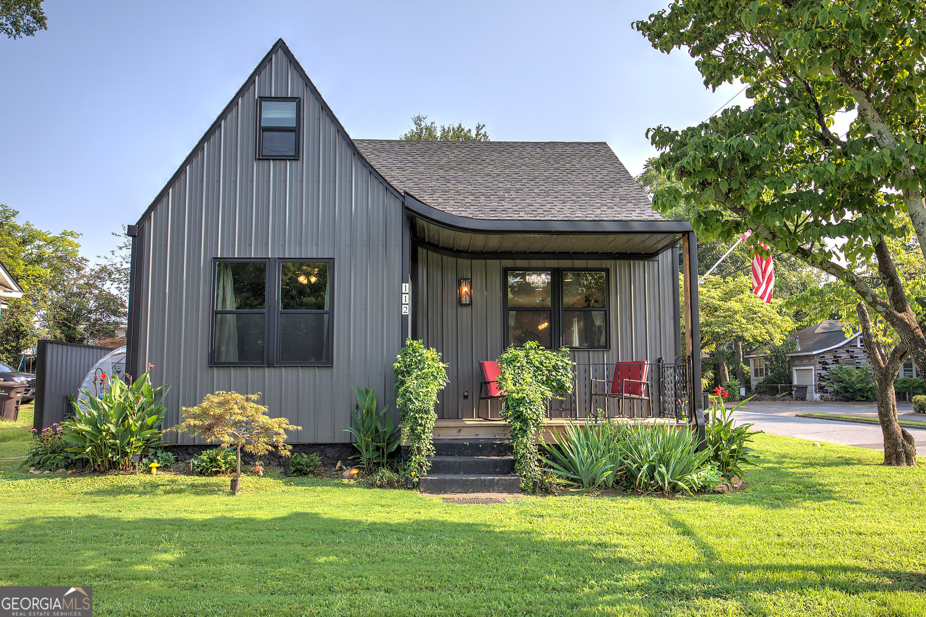 112 Forrest AVE
