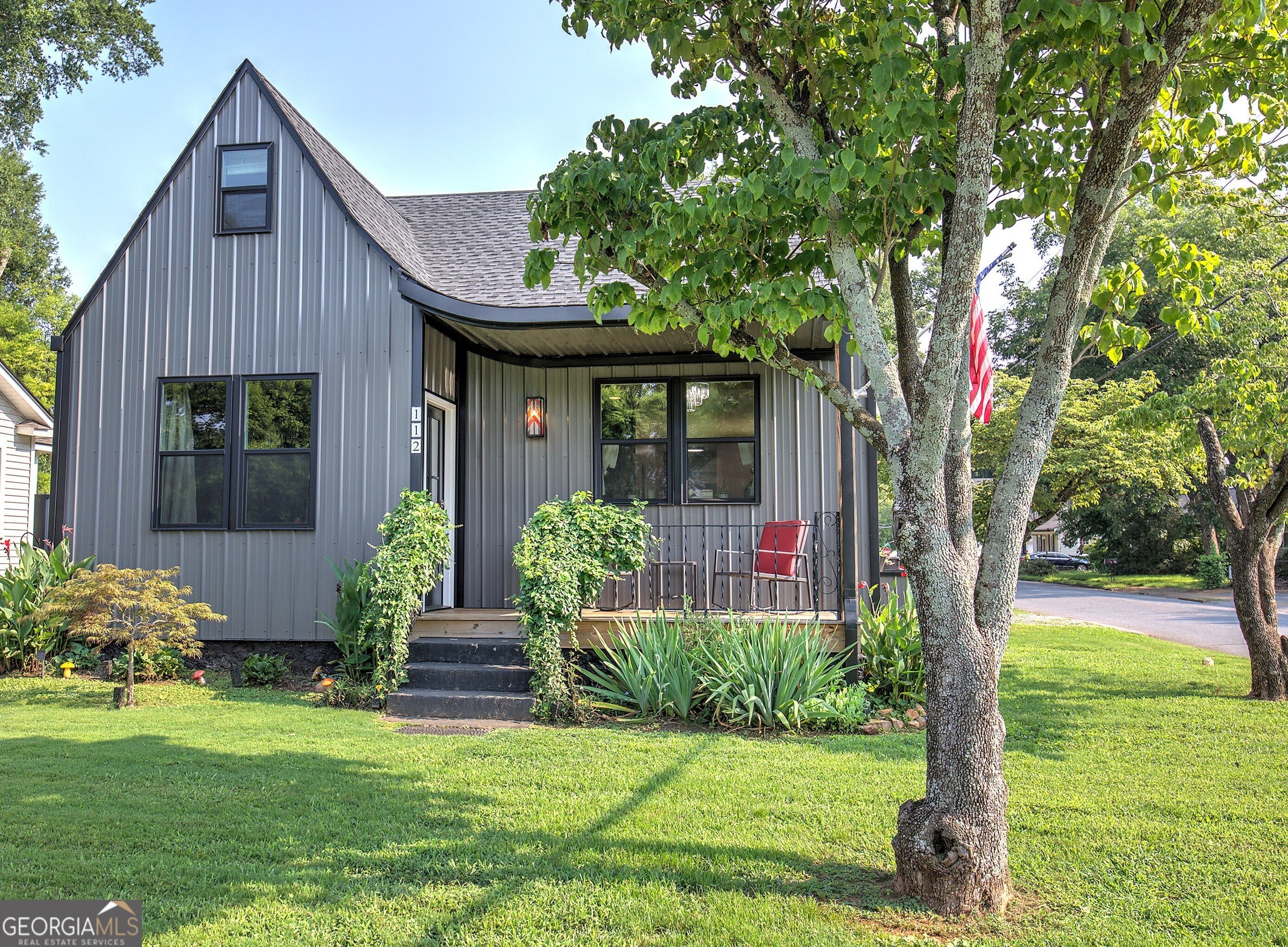 112 Forrest AVE