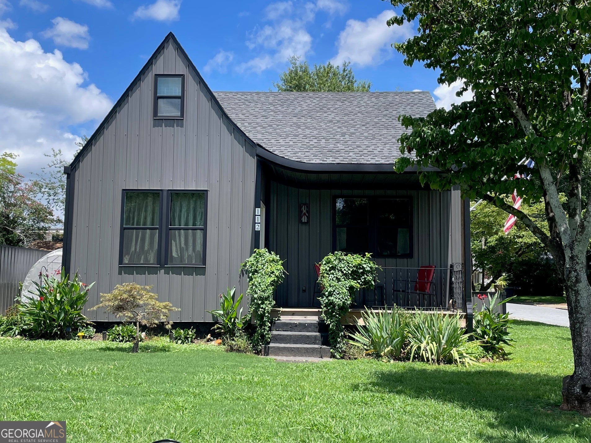 112 Forrest AVE
