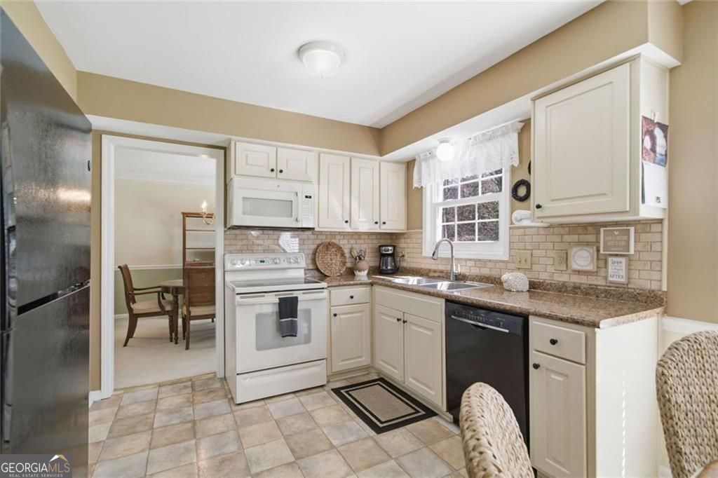 237 Lamplighter LN SE