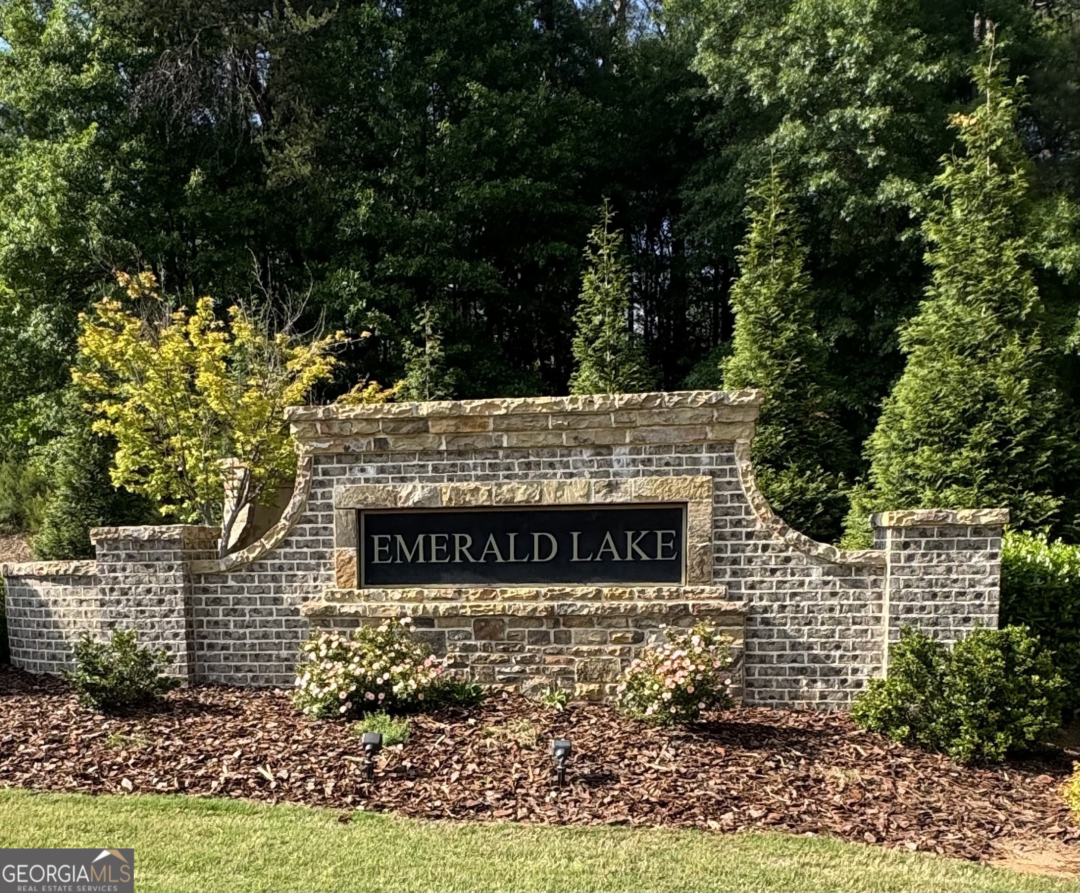 535 Emerald PKWY