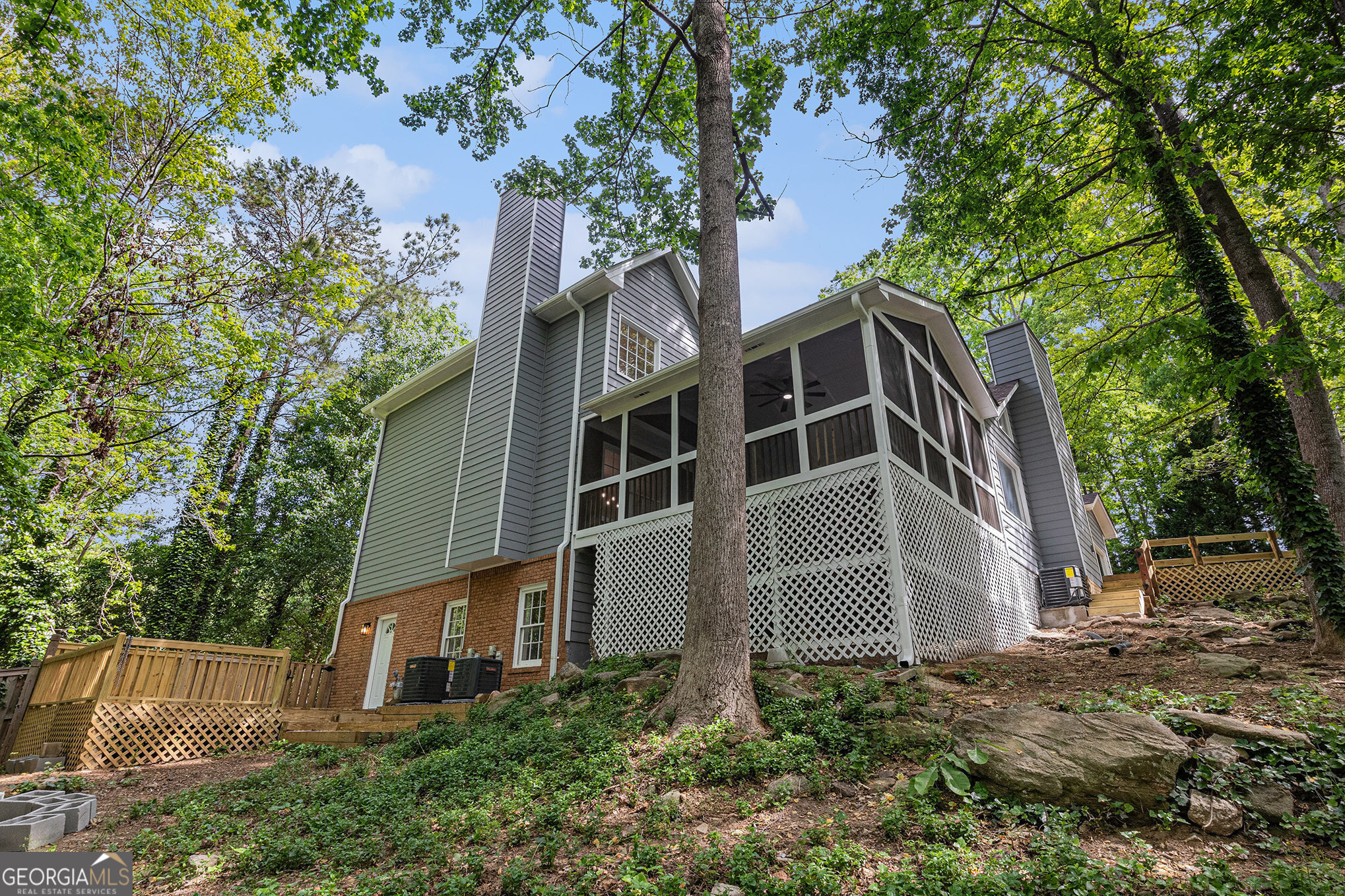 535 Emerald PKWY