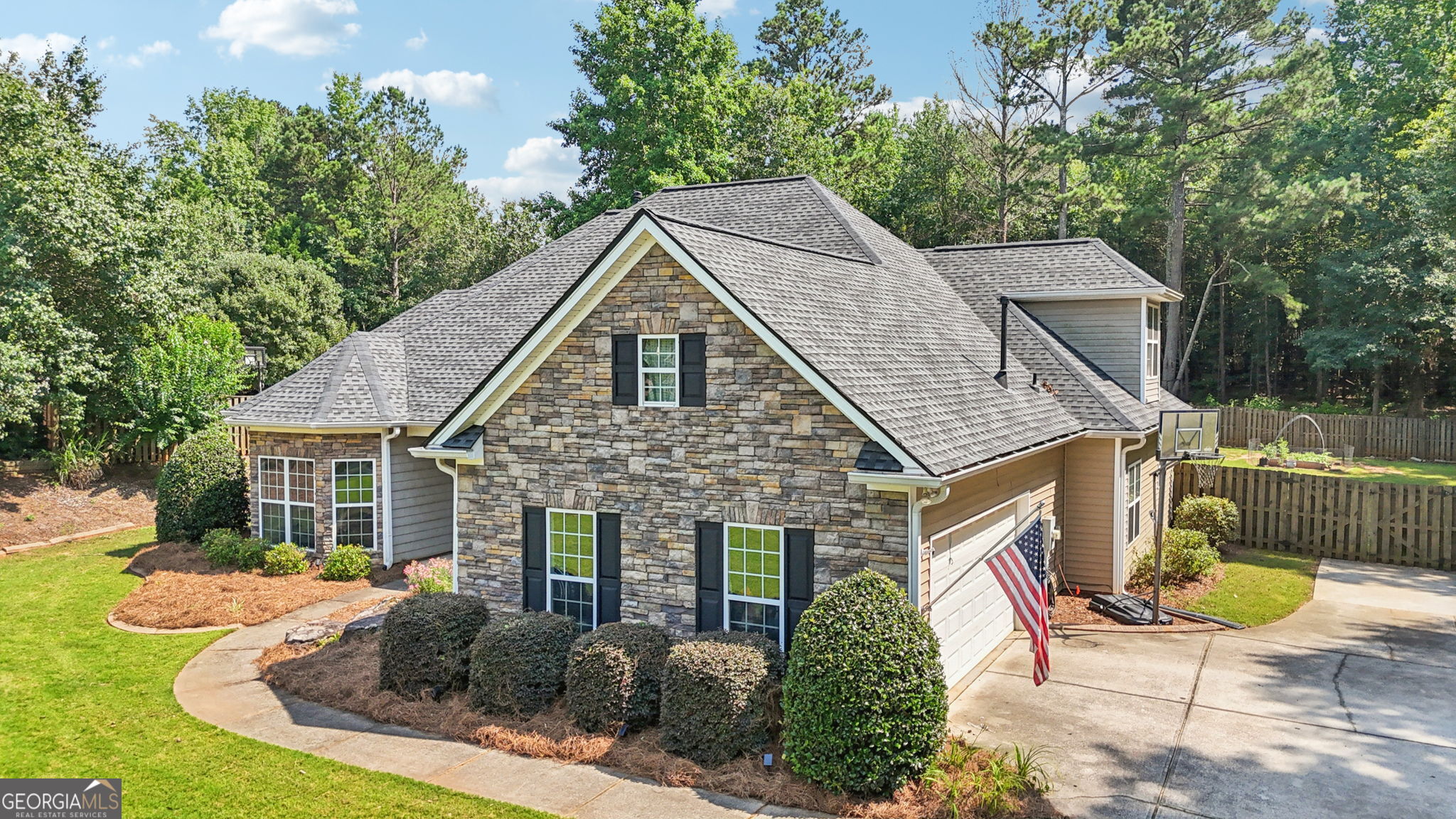 320 Silverbell LN