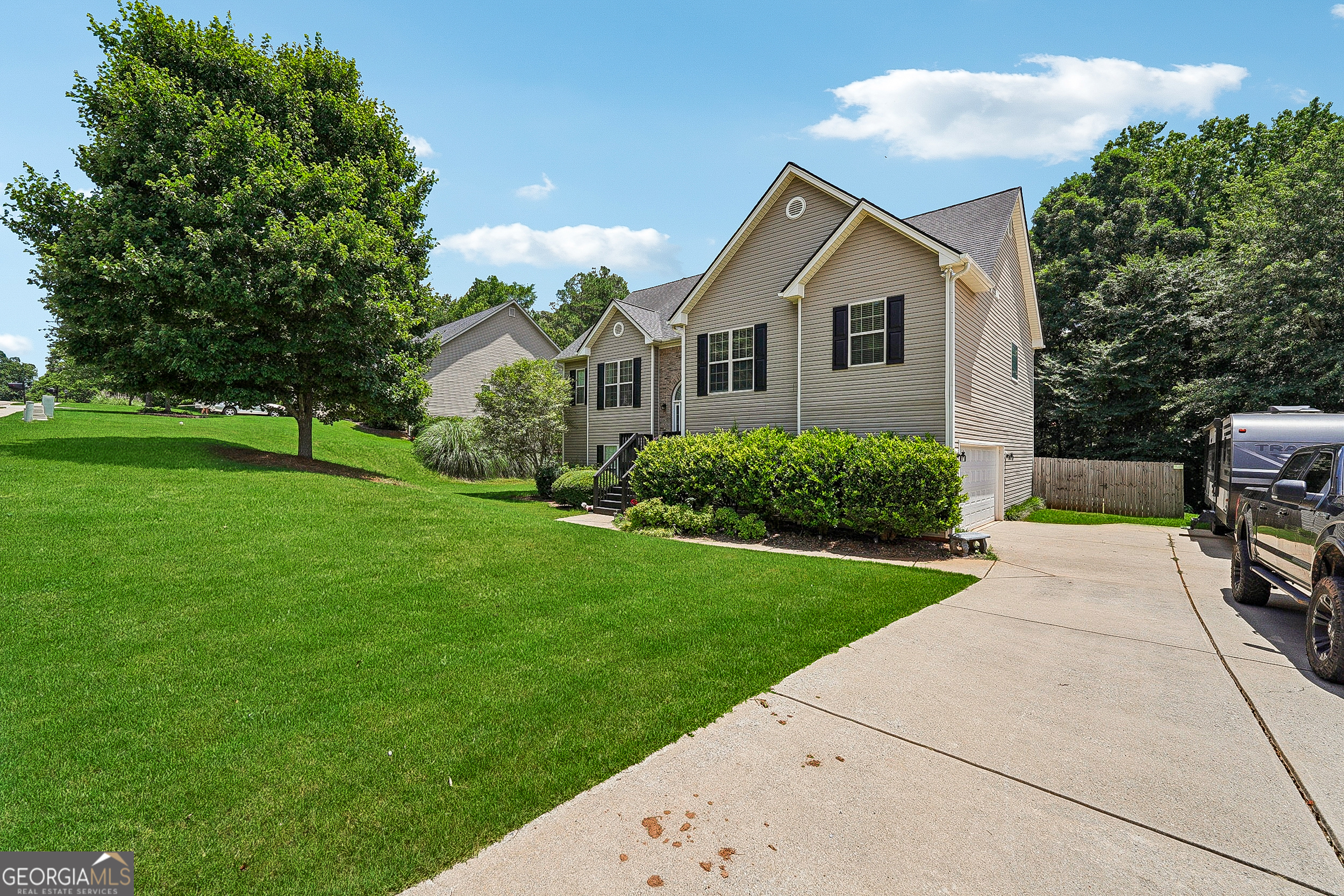 107 Laurel Oaks LN