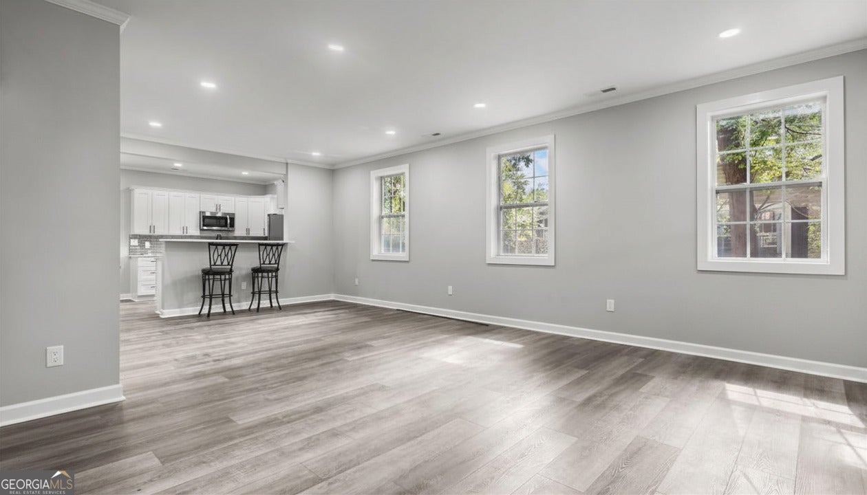 147 W Ellawood AVE