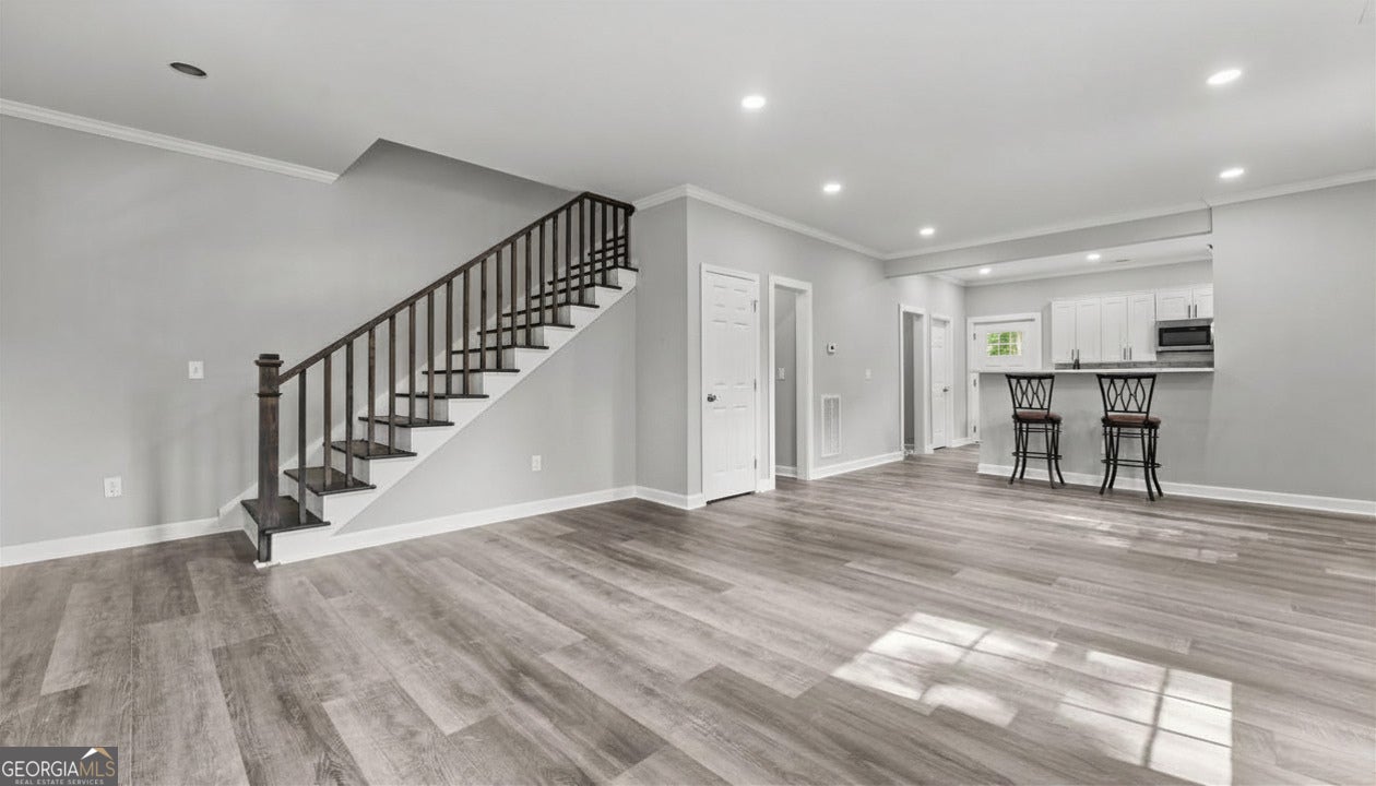 147 W Ellawood AVE
