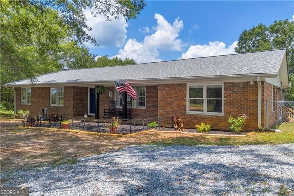 Photo of 450 N Clarks Creek Road, Martin, GA 30557 (MLS # 10684984)