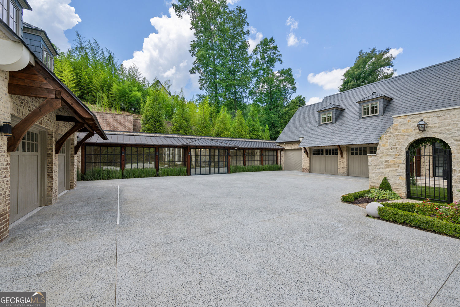 Sandy Springs, Georgia 30327, United States, 7 Bedrooms Bedrooms, ,10 BathroomsBathrooms,Residential,Active,171672