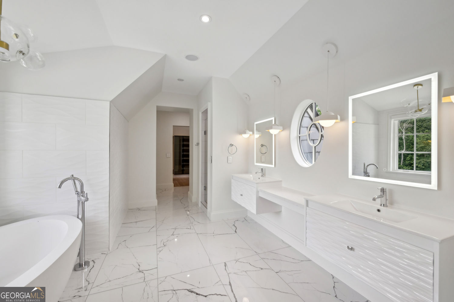 Sandy Springs, Georgia 30327, United States, 7 Bedrooms Bedrooms, ,10 BathroomsBathrooms,Residential,Active,171672