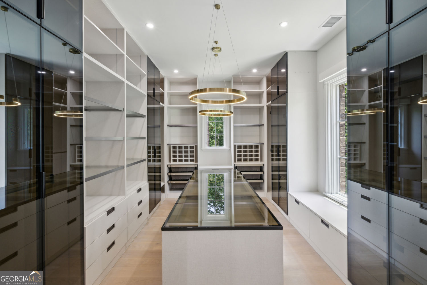 Sandy Springs, Georgia 30327, United States, 7 Bedrooms Bedrooms, ,10 BathroomsBathrooms,Residential,Active,171672