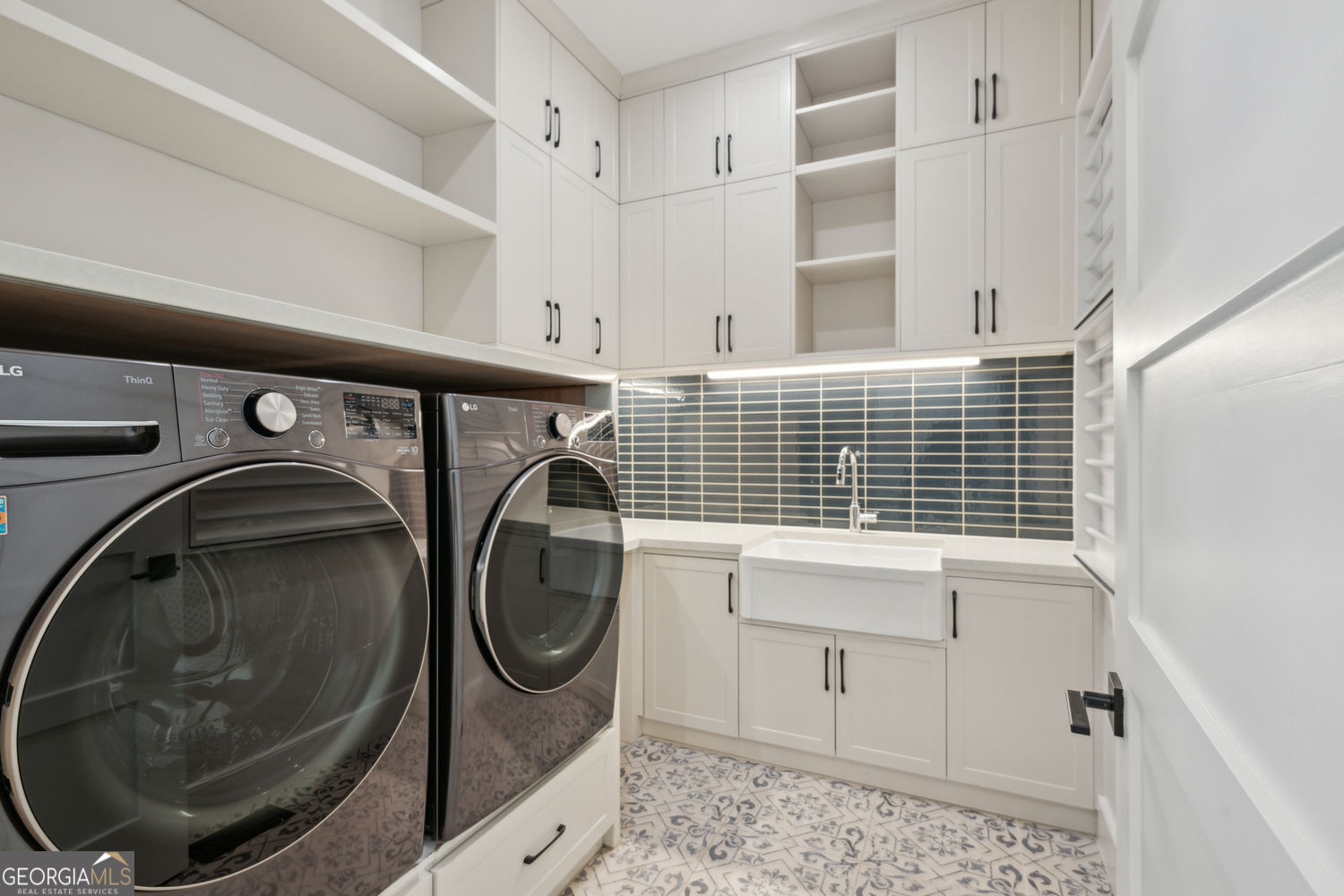 Sandy Springs, Georgia 30327, United States, 7 Bedrooms Bedrooms, ,10 BathroomsBathrooms,Residential,Active,171672