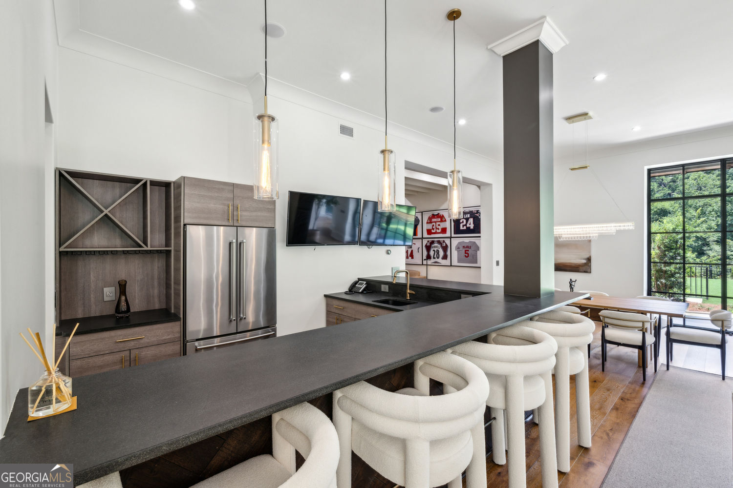 Sandy Springs, Georgia 30327, United States, 7 Bedrooms Bedrooms, ,10 BathroomsBathrooms,Residential,Active,171672