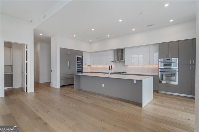 2425 Peachtree RD 1806