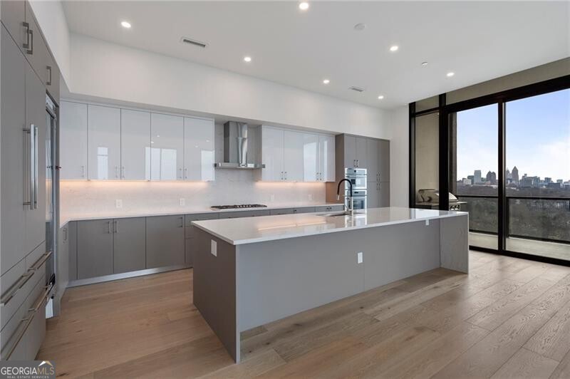 2425 Peachtree RD 1806