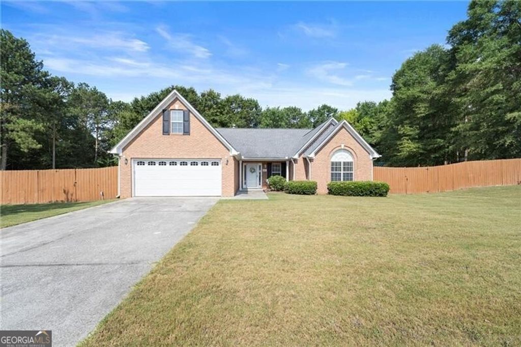 Photo of 4011 Lafayette Way, Loganville, GA 30052 (MLS # 10804668)