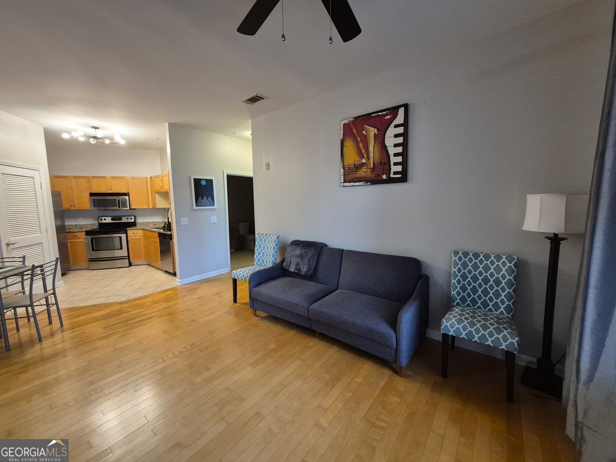 Need to Lease? Well this Beautiful Condo is ready to go! It is a Fully Furnished Unit in the Heart of Atlanta! With a smart roommate open floor plan, it's perfect for two professionals, a couple or small family to enjoy cozy dinners or TV entertainment time. Two of you can have your own private retreats. This spacious unit also features a convenient in-unit washer and dryer, and a balcony perfect for soaking up some fresh air and rays of sunshine. Don't miss your chance to rent this spacious modern decorated place. The location is definitely worth living. It is ideally location within walking distance of the AU Center, Fabulous Mercedes-Benz Falcons Stadium, the Train station for your commute to work, Dog Parks, and short trip to all Major highways. Hurry, this fabulous opportunity won't last long!