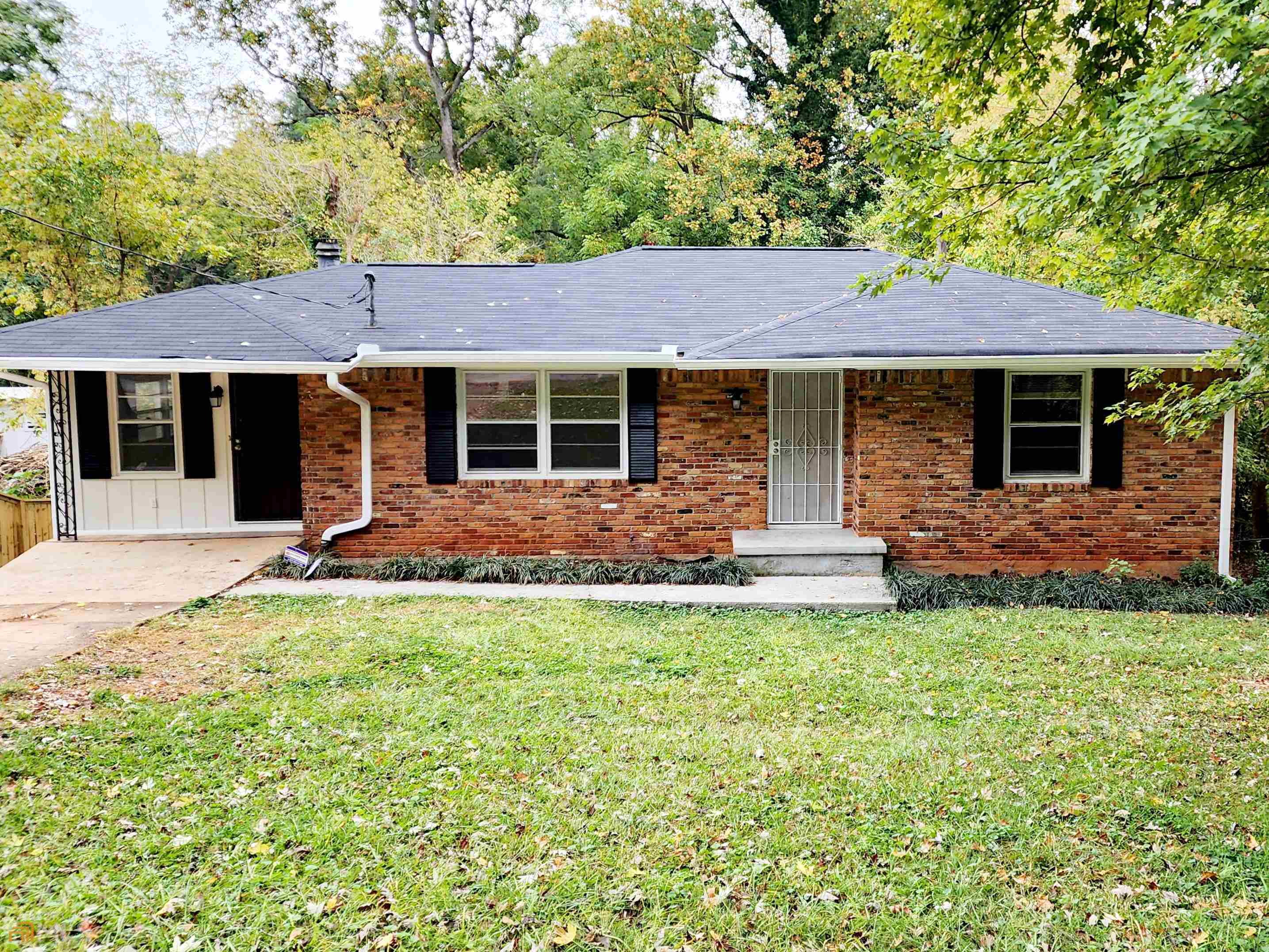 VERY SPACIOUS HOME WITH LARGE BACK YARD. RIGHT OFF OF I-285. 2 BEDROOMS 1 BATH UPSTAIRS WITH DEN AND 2 BEDROOMS 1 BATH IN BASEMENT. FOR MORE INFORMATION TEXT 770-679-1770.