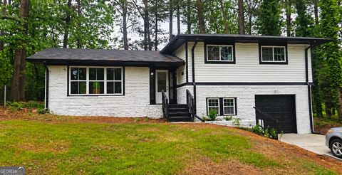 3025 McKenzie RD East Point GA 30344