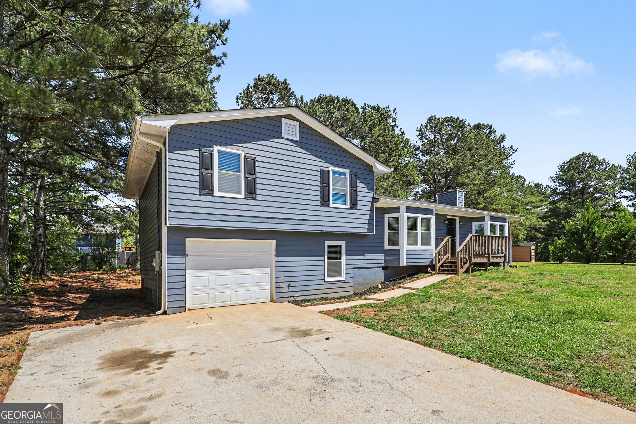 150 James CT