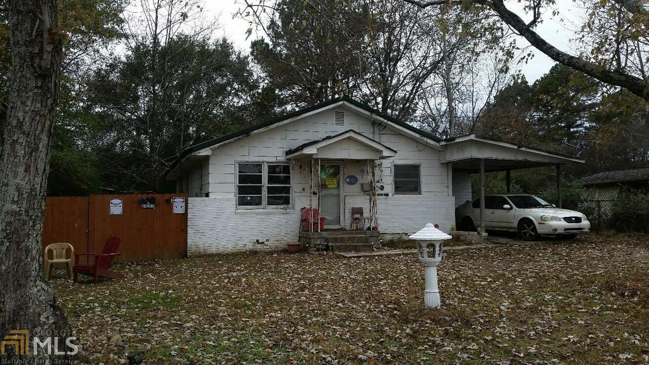 Income producing property or starter home, same tenant for several years, convenient to shopping and schools, 3 bed 1 bath, with fenced private back yard, single carportcall for a showing!