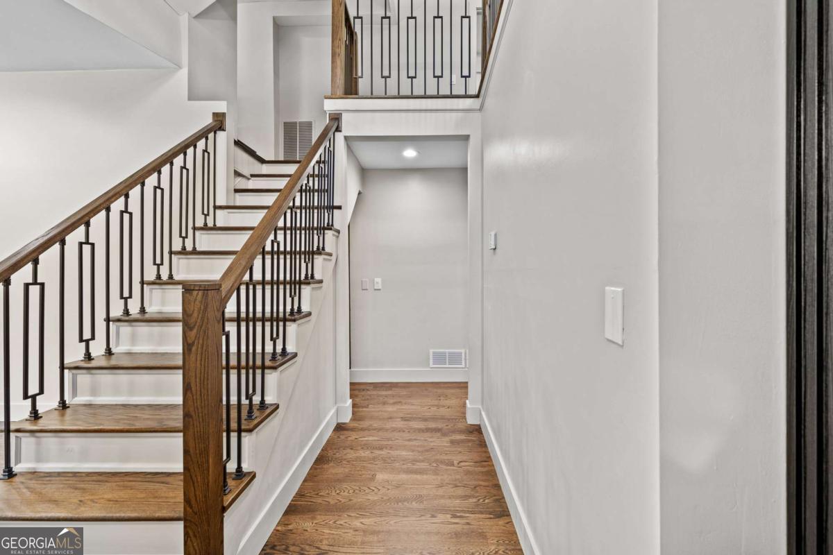 1887 Shalimar DR