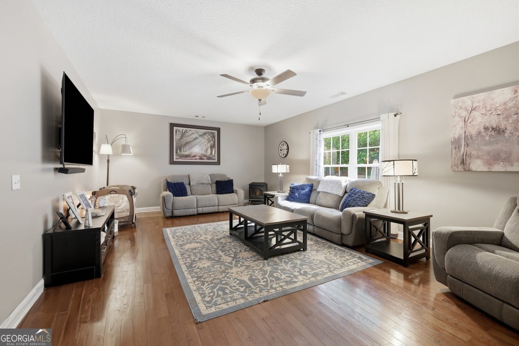 Photo of 980 Falls Road, Toccoa, GA 30577 (MLS # 10838194)