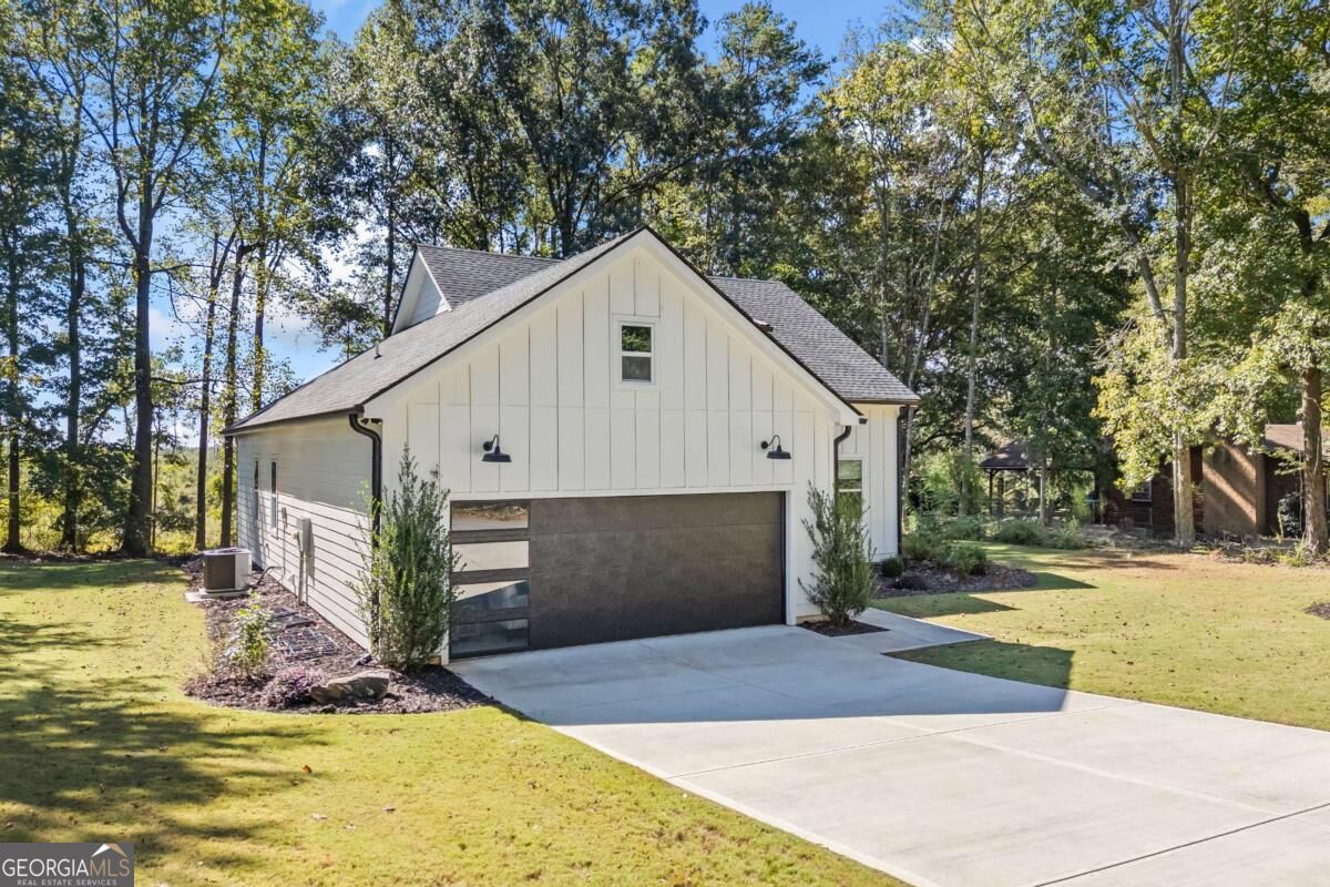 220 Fairlane DR