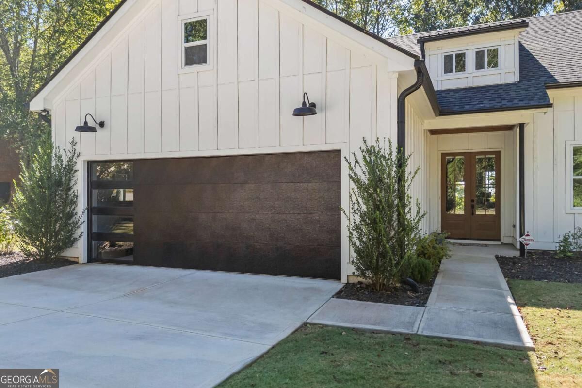 220 Fairlane DR