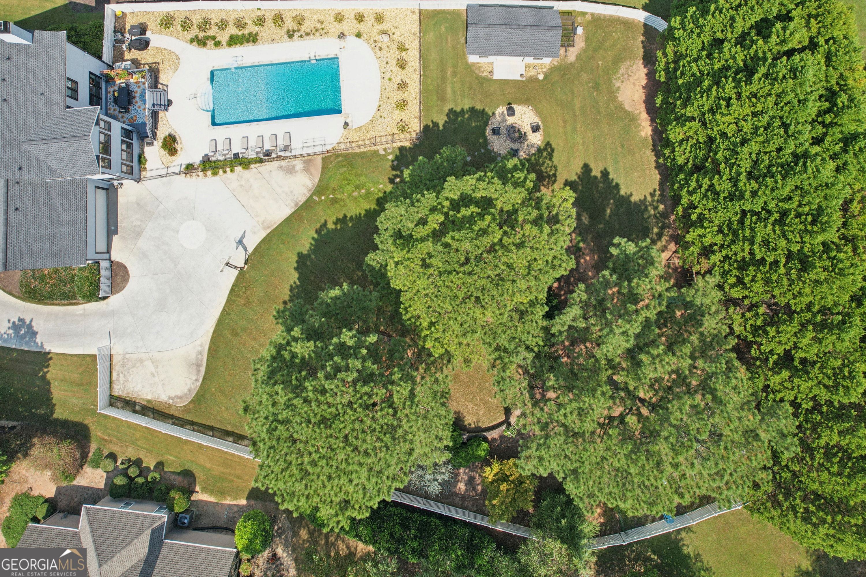 325 Youngs CIR