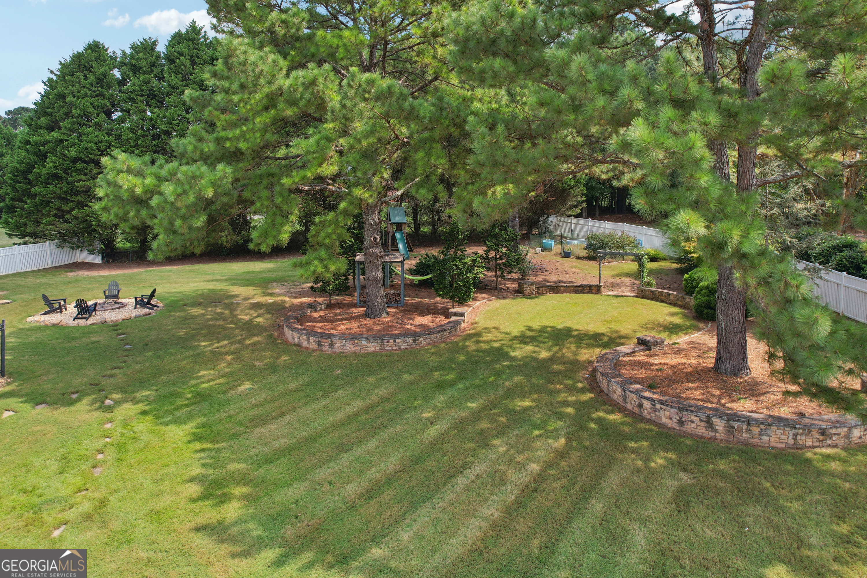 325 Youngs CIR