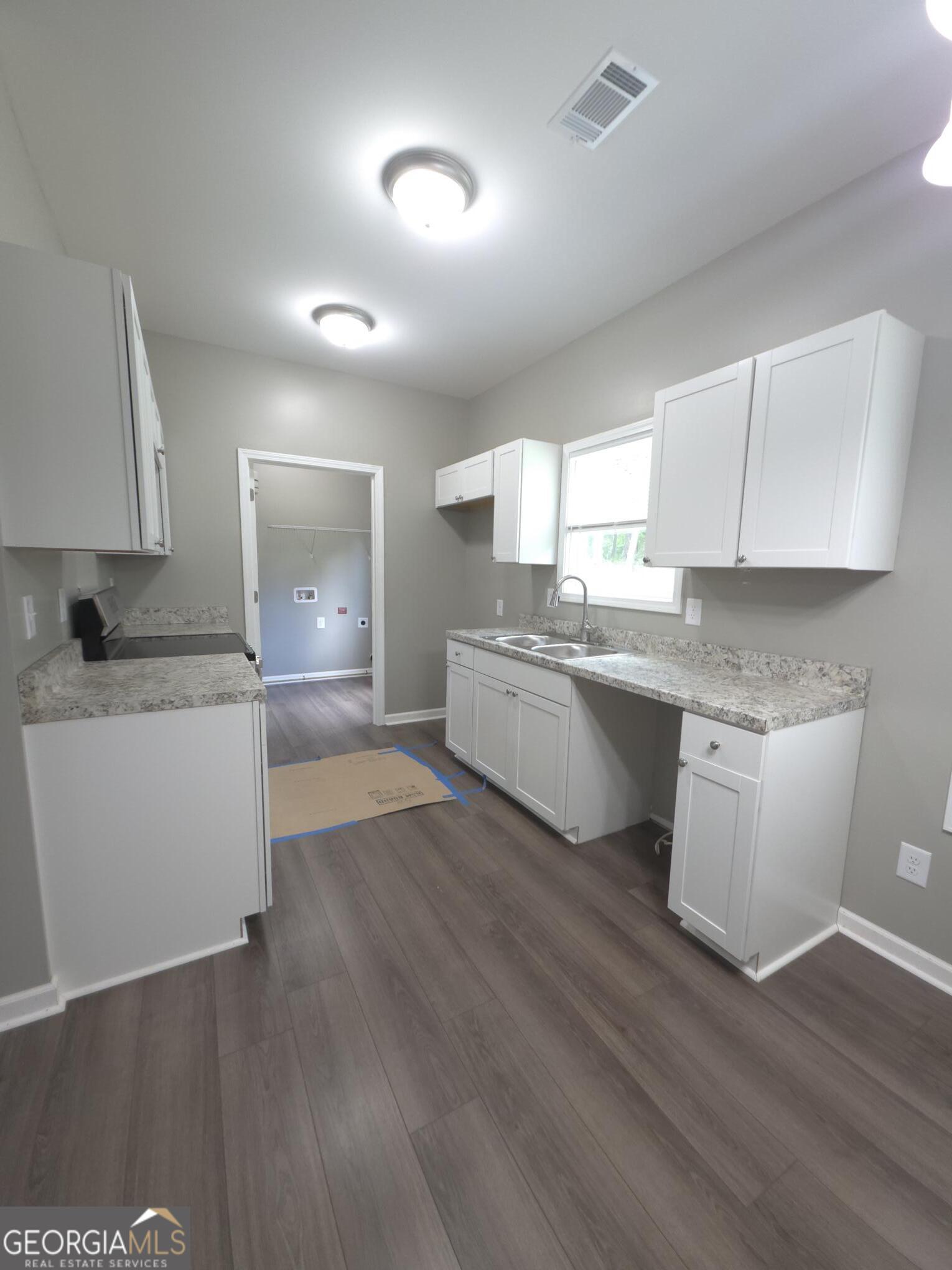 255 Freeman DR