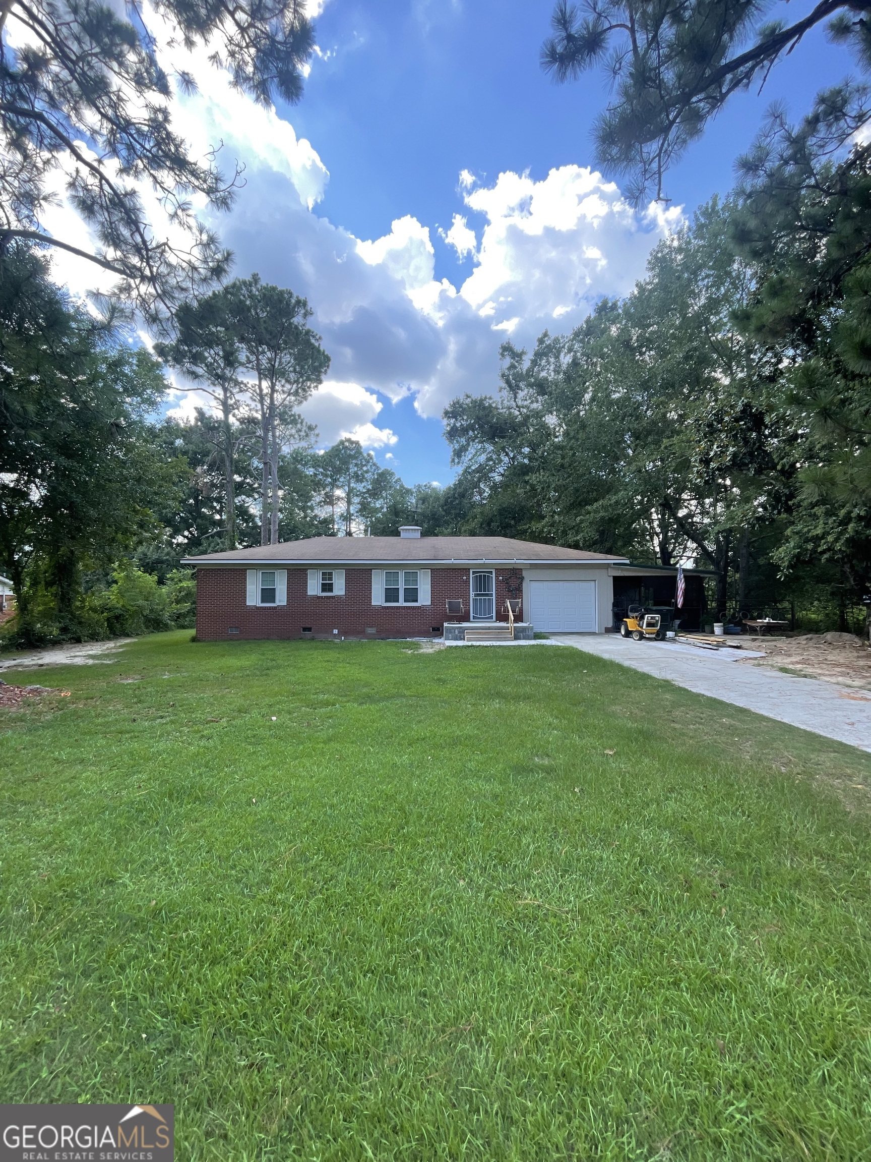 Welcome to this 1,332 square foot home featuring 3-bedroom, 1-bath. Enjoy the durability and low maintenance of classic brick construction, along with a private backyard ideal for outdoor gatherings. Conveniently located near schools, shopping, and restaurants. Don't miss out on this great opportunity!