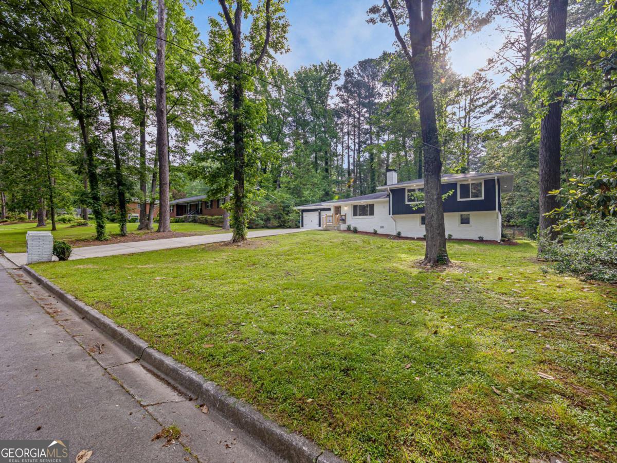 466 Thackery PL SW