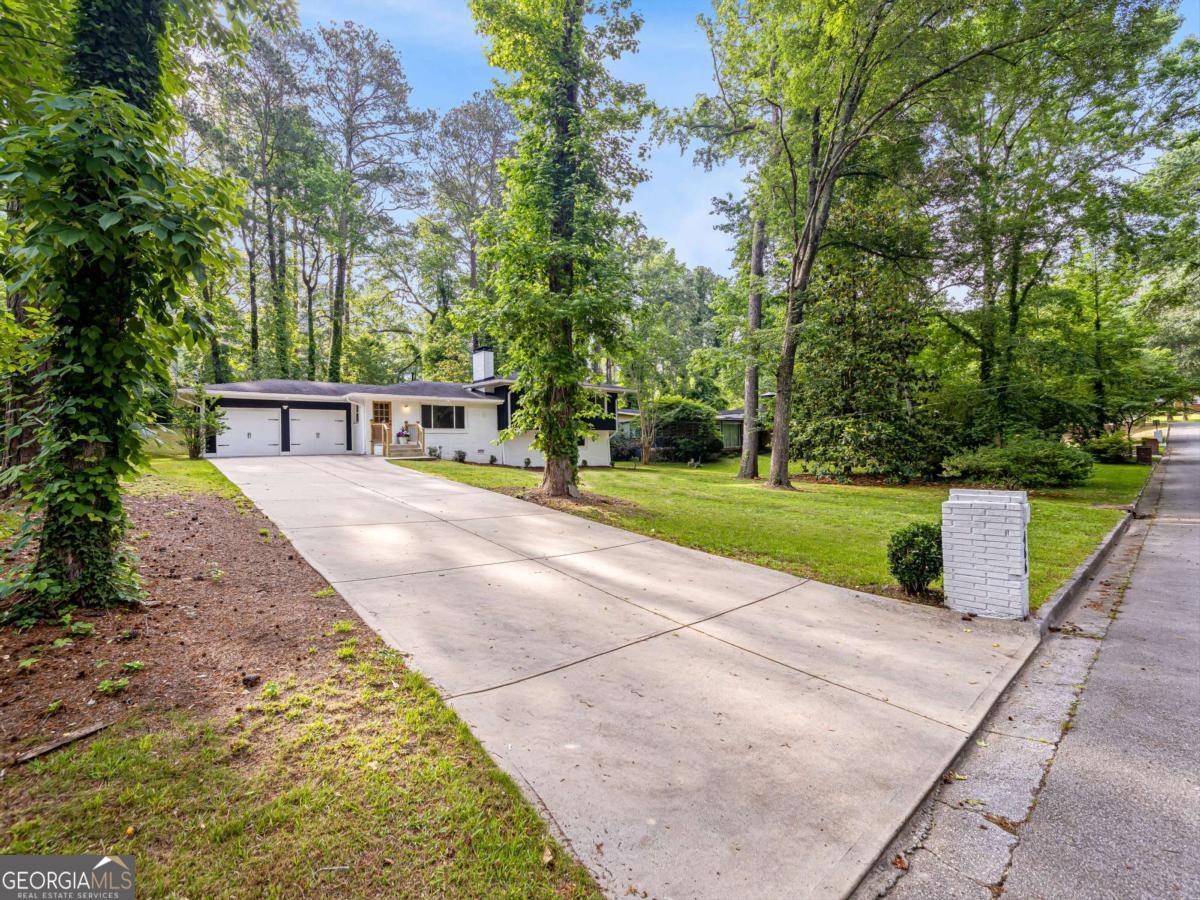 466 Thackery PL SW