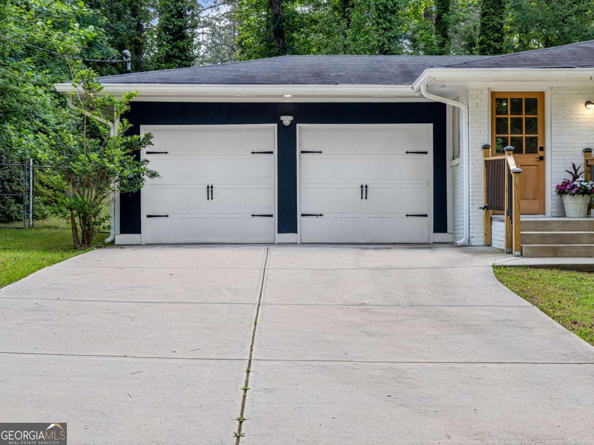 466 Thackery PL SW