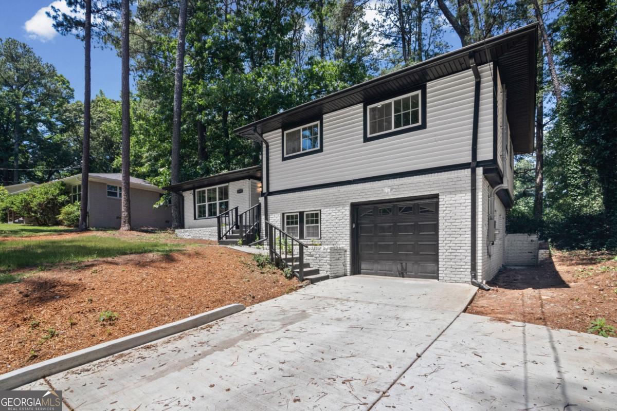 3025 McKenzie RD