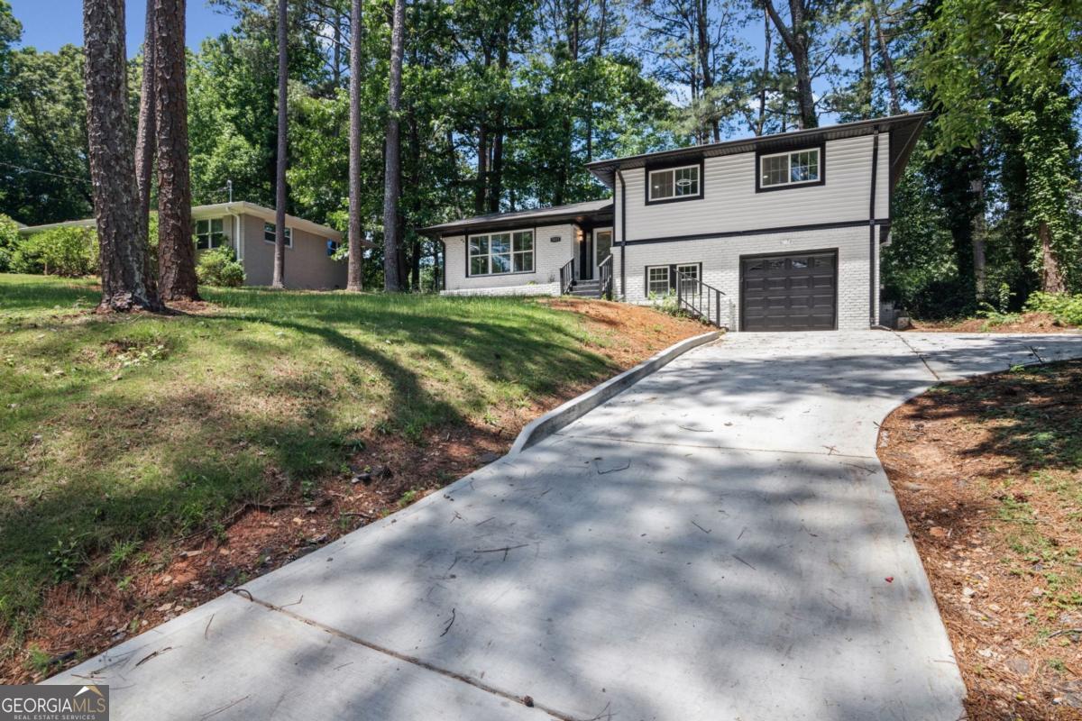 3025 McKenzie RD