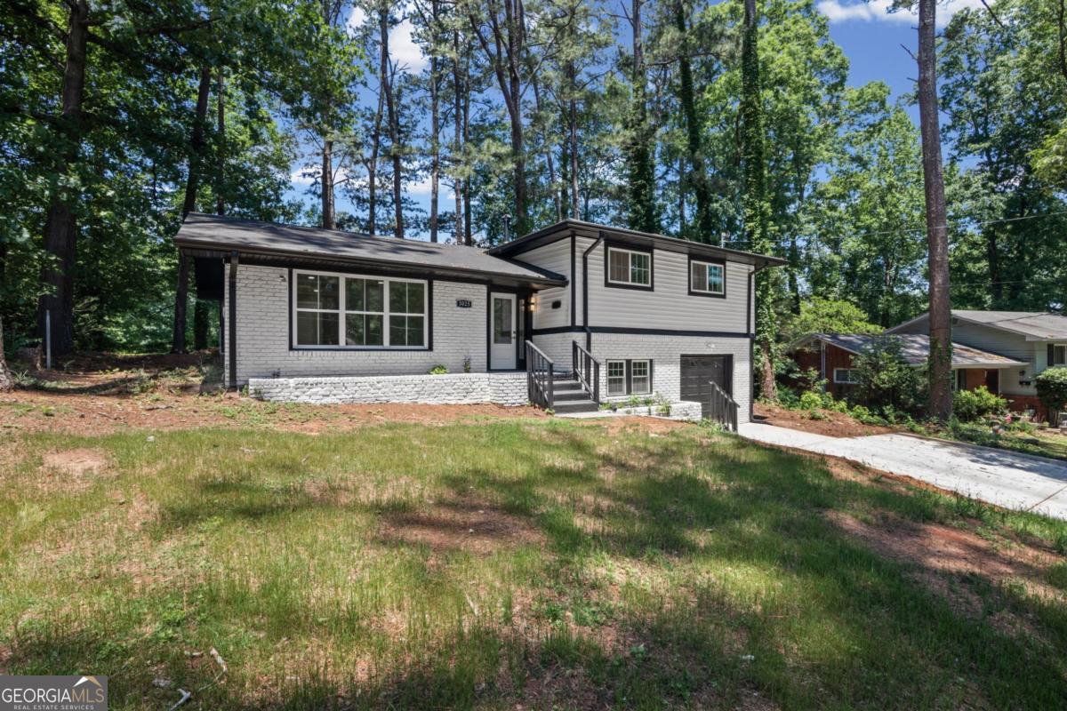 3025 McKenzie RD