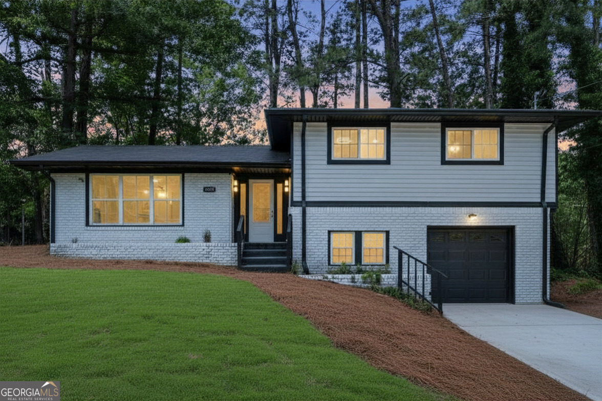 3025 McKenzie RD