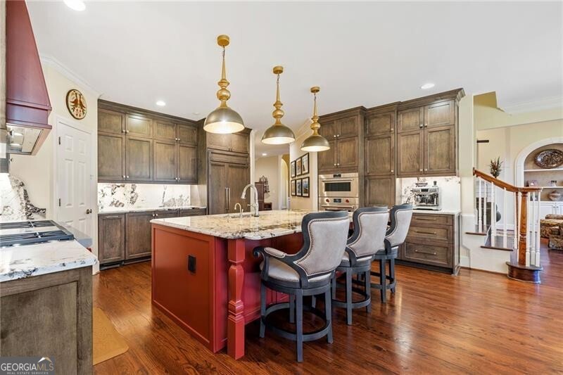 Suwanee, Georgia 30024, United States, 5 Bedrooms Bedrooms, ,6 BathroomsBathrooms,Residential,Pending,22230