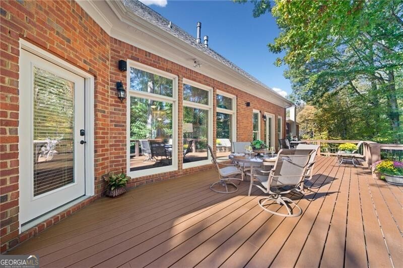 Suwanee, Georgia 30024, United States, 5 Bedrooms Bedrooms, ,6 BathroomsBathrooms,Residential,Pending,22230