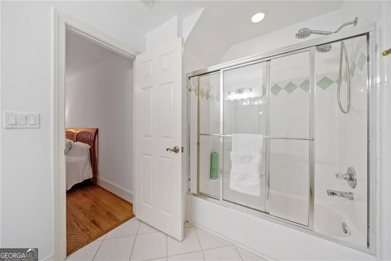 Suwanee, Georgia 30024, United States, 5 Bedrooms Bedrooms, ,6 BathroomsBathrooms,Residential,Pending,22230