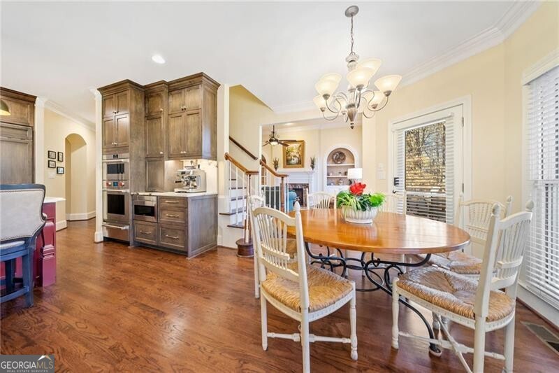 Suwanee, Georgia 30024, United States, 5 Bedrooms Bedrooms, ,6 BathroomsBathrooms,Residential,Pending,22230