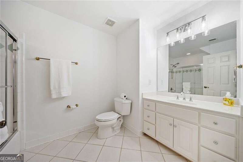 Suwanee, Georgia 30024, United States, 5 Bedrooms Bedrooms, ,6 BathroomsBathrooms,Residential,Pending,22230