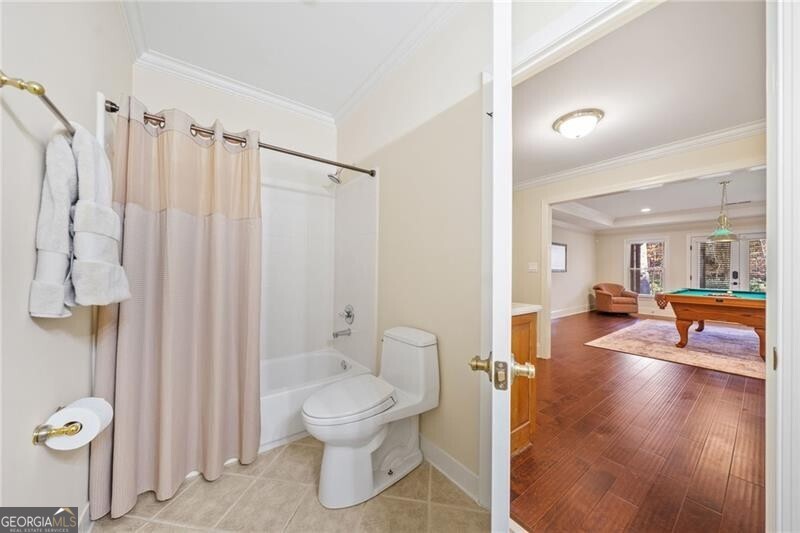 Suwanee, Georgia 30024, United States, 5 Bedrooms Bedrooms, ,6 BathroomsBathrooms,Residential,Pending,22230