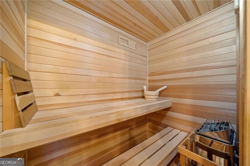 Suwanee, Georgia 30024, United States, 5 Bedrooms Bedrooms, ,6 BathroomsBathrooms,Residential,Pending,22230