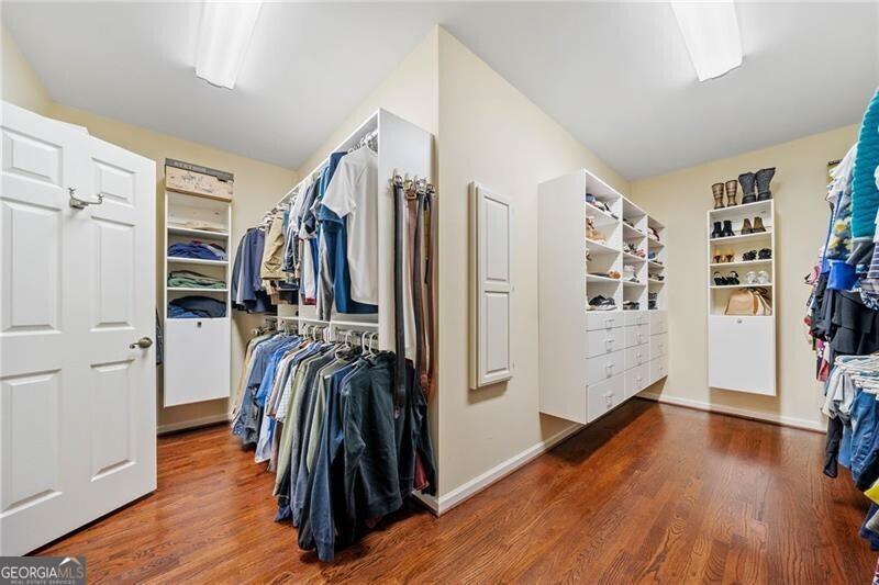 Suwanee, Georgia 30024, United States, 5 Bedrooms Bedrooms, ,6 BathroomsBathrooms,Residential,Pending,22230