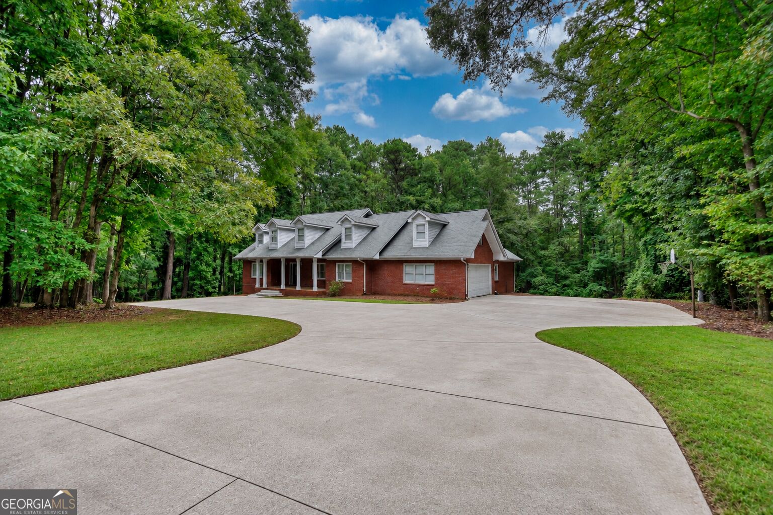 3935 Jamaica DR