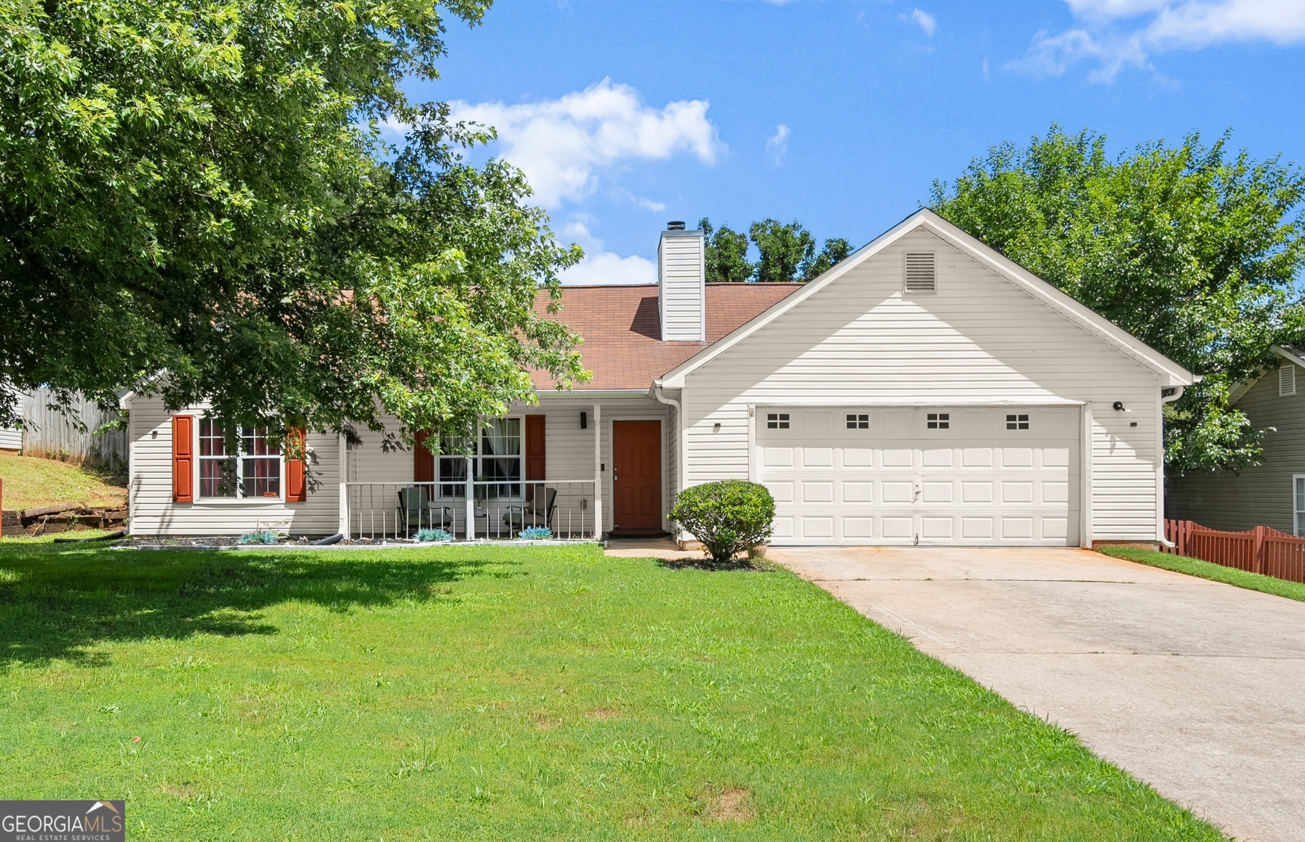 Welcome to 7030 Kingston. This open-concept Ranch-Style home is everything that you're looking for. 3 bedroom, 2 bathroom. The Living room has a cozy fireplace with natural lighting to enjoy time with family and friends. Kitchen is open with a separate dining area. Owner's suite has a spacious walk-in closet, 2 additional rooms, and bathroom for children or roommate plan. A beautiful Sunroom for morning coffee or evening tea. Private backyard for your fur babies to enjoy. This home is conveniently located near shopping, parks and accessible to the highway and downtown McDonough.